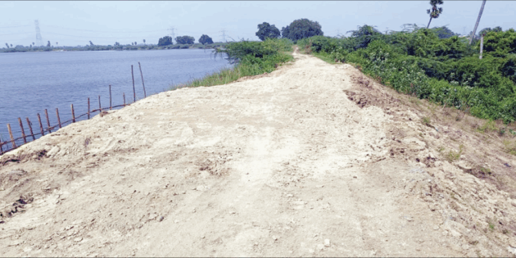 ஆரணி காமக்கூர் ஏரி உடையும் அபாயம்