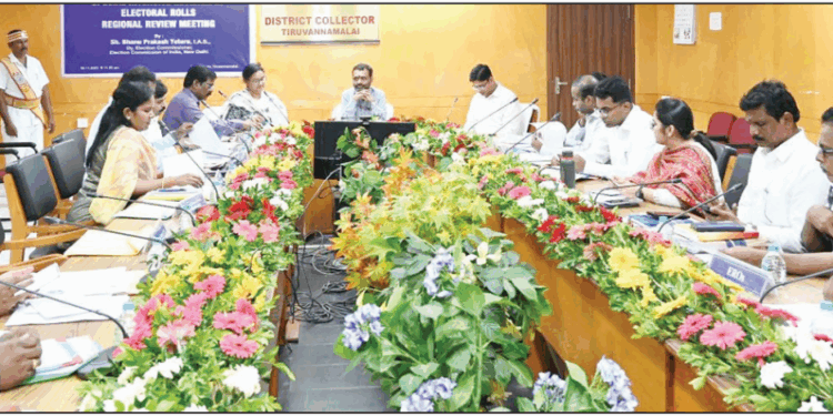 சிறப்புத் தீவிர வாக்காளர் பட்டியல் திருத்தம்: தி.மலையில் 7 மாவட்ட ஆட்சியர்களுடன் துணைத்தேர்தல் ஆணையர் ஆலோசனை