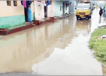 வேலூரில் மழை: குடியிருப்பு பகுதிகளில் மழை நீருடன் கழிவு நீர் புகுந்தது