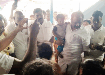 பெற்றோரை இழந்த 3 குழந்தைகளின் கல்விச்செலவை ஏற்றுக்கொண்ட ரிஷிவந்தியம் எம்.எல்.ஏ. வசந்தம் கார்த்திகேயன்