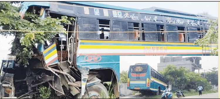 சிதம்பரம் அருகே சுற்றுலா பேருந்து மரத்தில் மோதியது; ஓட்டுநர் உயிரிழப்பு