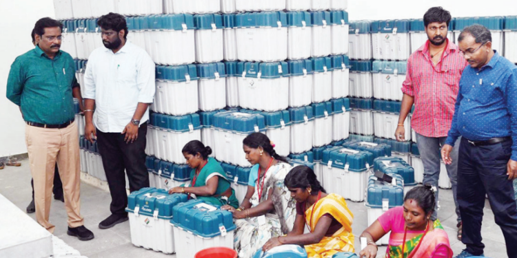 திருவண்ணாமலையில் வாக்குப்பதிவு இயந்திரங்களை சரிபார்க்கும் பணிகள் தொடக்கம்