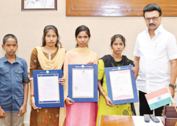 பெற்றோரை இழந்து வாடும் 4 குழந்தைகளுக்கு நலத்திட்ட உதவி