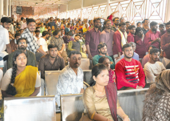 அண்ணாமலையார் கோயிலில் 4 மணி நேரம் காத்திருந்து பக்தர்கள் சாமி தரிசனம்