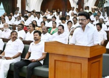 தேசிய கீதத்தை பாடாமல் தமிழ்த்தாய் வாழ்த்து பாடியதற்கு எதிர்ப்பு: சட்டசபையில் இருந்து உரையை படிக்காமல் ஆளுநர் வெளிநடப்பு