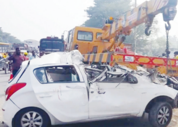 வேலூர் அருகே பஸ்-கார் மோதல்: