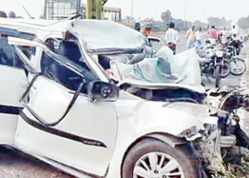 ராமநத்தம் அருகே ஜல்லி லாரி மீது கார் மோதல்;