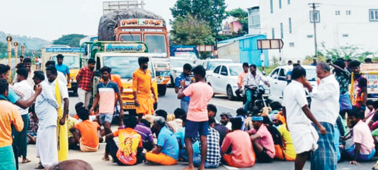 வேடசந்தூர் அருகே பாரம்பரியமிக்க முயல் வேட்டை நடத்த வனத்துறை அனுமதி மறுப்பு