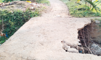 தரைப்பாலத்தை சீரமைக்கக் கோரி பொதுமக்கள் மனு