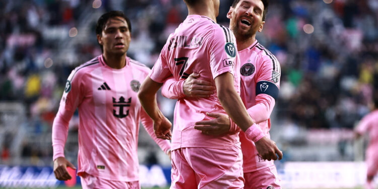 கால்பந்து உலகின் புதிய சாதனை: 900 கோல்களைக் கடந்து லயனல் மெஸ்சி மெகா மைல்கல்!