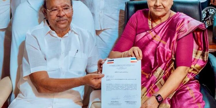 தமிழக அரசியலில் அதிரடி மாற்றம்: ராமதாஸ் – சசிகலா கட்சி புதிய கூட்டணி அறிவிப்பு!