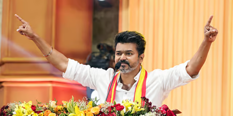 பெரும்பான்மை உறுதியாகாத நிலையிலும் விஜய்க்கு திரையுலக வாழ்த்து மழை