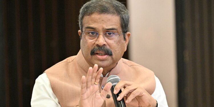 மத்திய கல்வி அமைச்சர் தர்மேந்திர பிரதான் ராஜினாமா