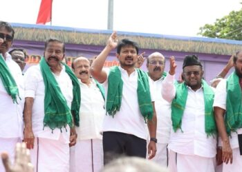 தஞ்சாவூரில் திமுக ஆர்ப்பாட்டம்: விவசாயிகளின் பிரச்சினையை சட்டமன்றத்தில் எழுப்புவோம்