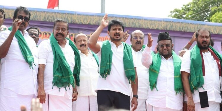 தஞ்சாவூரில் திமுக ஆர்ப்பாட்டம்: விவசாயிகளின் பிரச்சினையை சட்டமன்றத்தில் எழுப்புவோம்