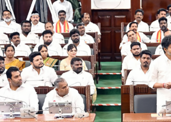 அரசு, கல்வி நிறுவனங்களில் தமிழ்த்தாய் வாழ்த்து முதலில் பாட வேண்டும்